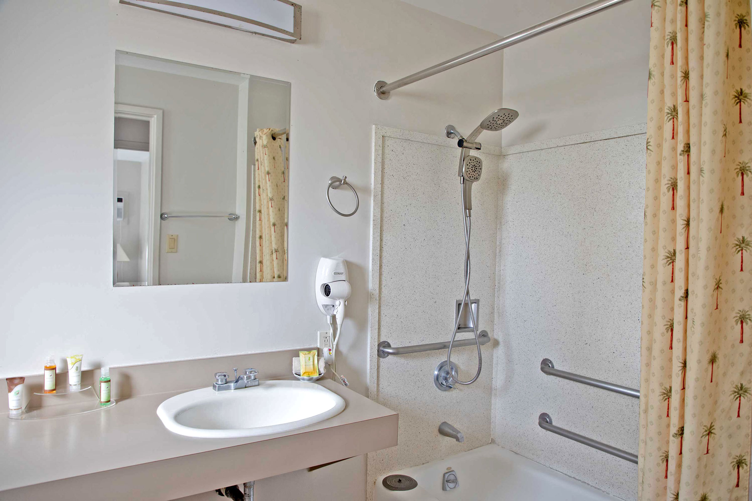 Beach Cottages Bathroom